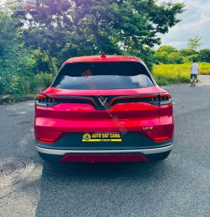 Xe VinFast VF8 S 2024